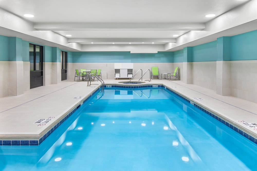 Holiday Inn Express Hotel Suites Hardeeville Hilton Head 46/68