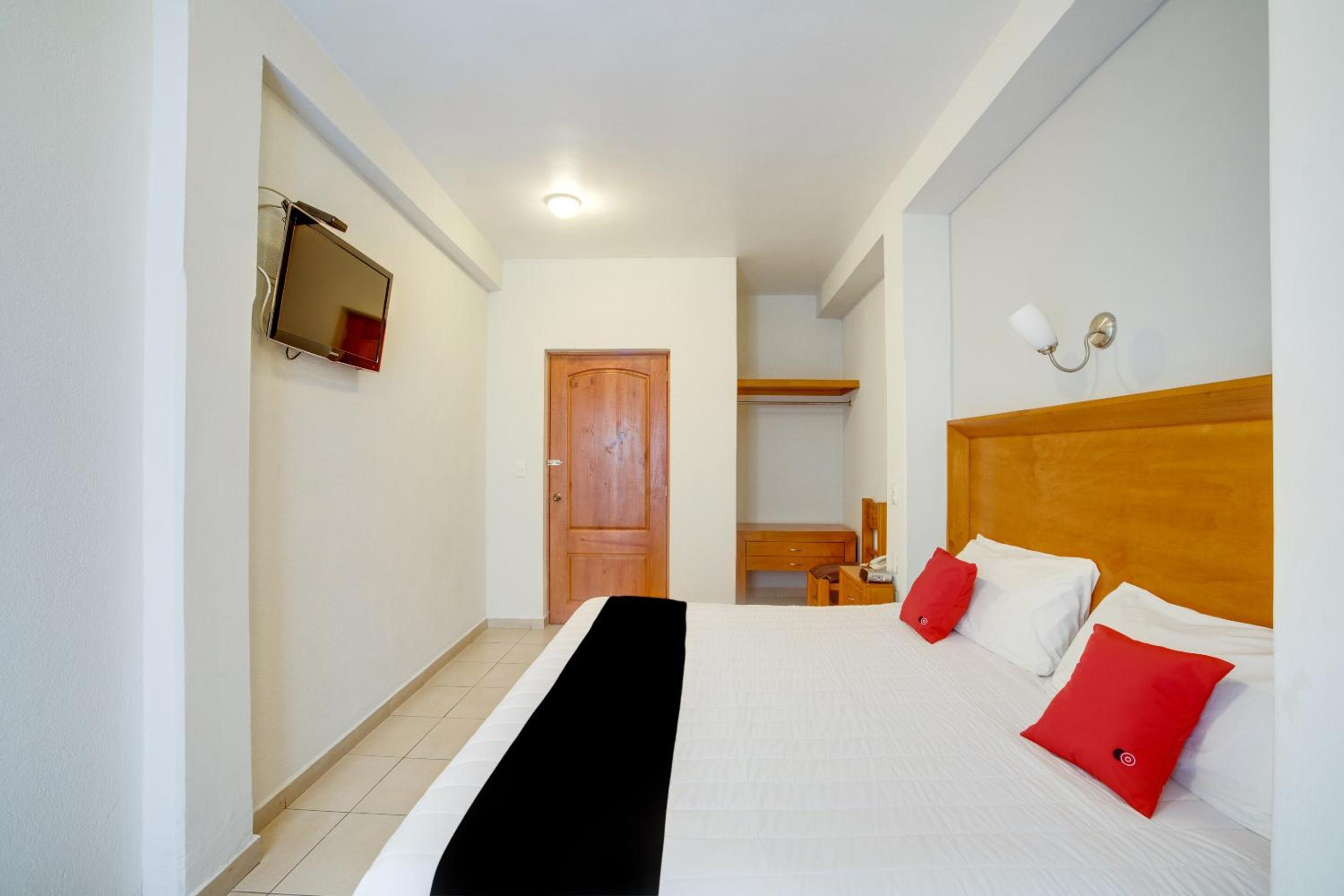 Hotel Patzcuaro 2/56