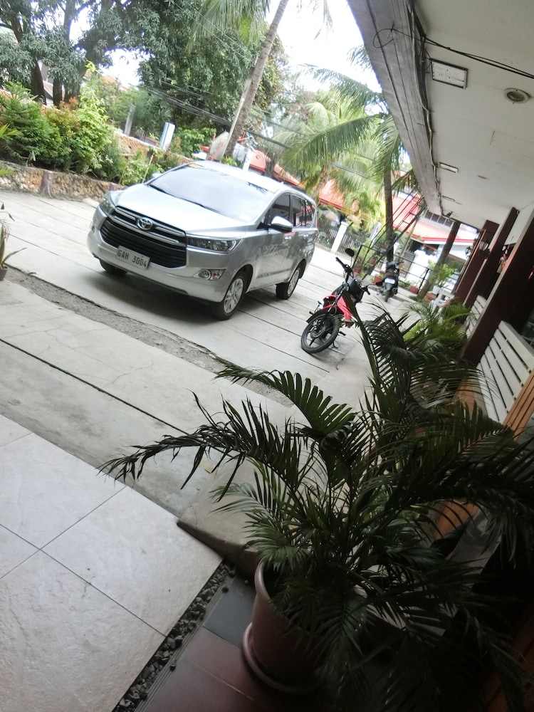 Axis Pension Hotel 7/50