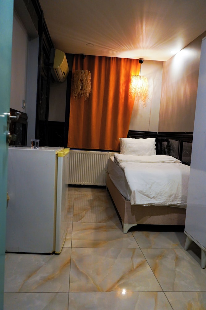 The Little Prince Hotel 11/48