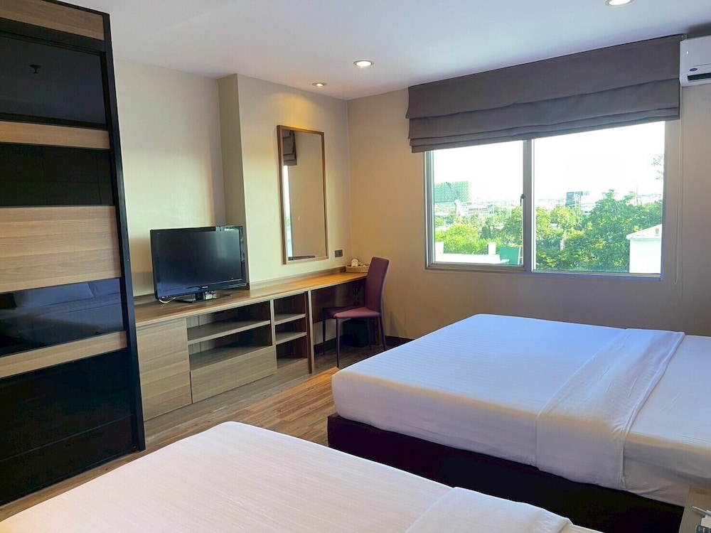 Sima Thani Hotel 30/50