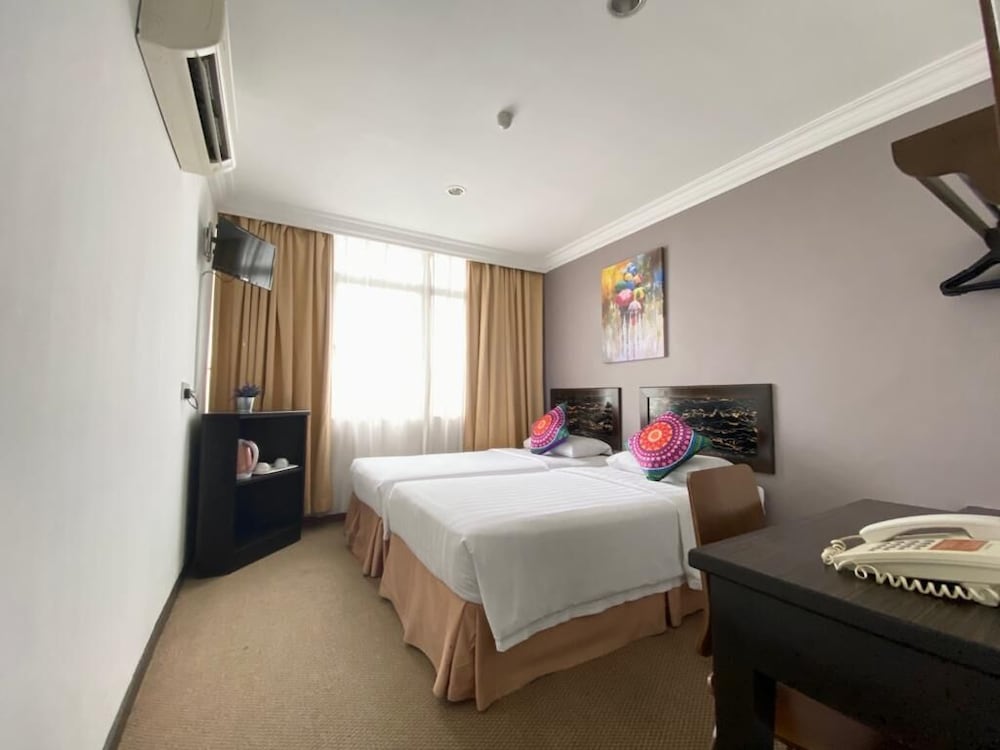 Desa Queenspark Hotel 33/77