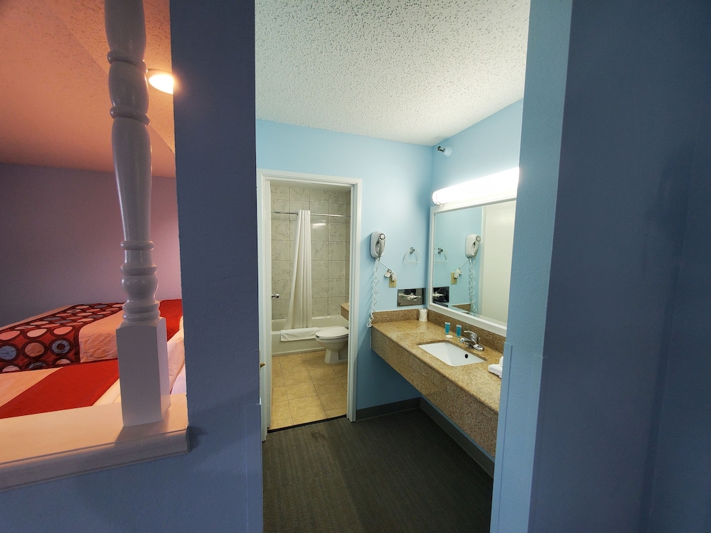 Coastal Inn & Suites Wilmington NC (ex Super 8 Wilmington) 17/27