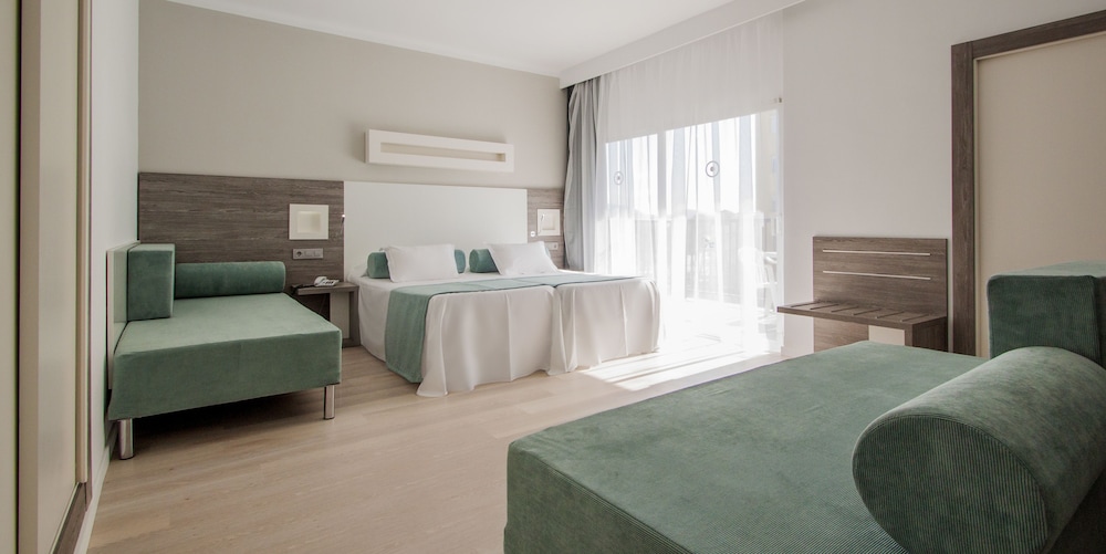 Fergus Bermudas Hotel 14/27