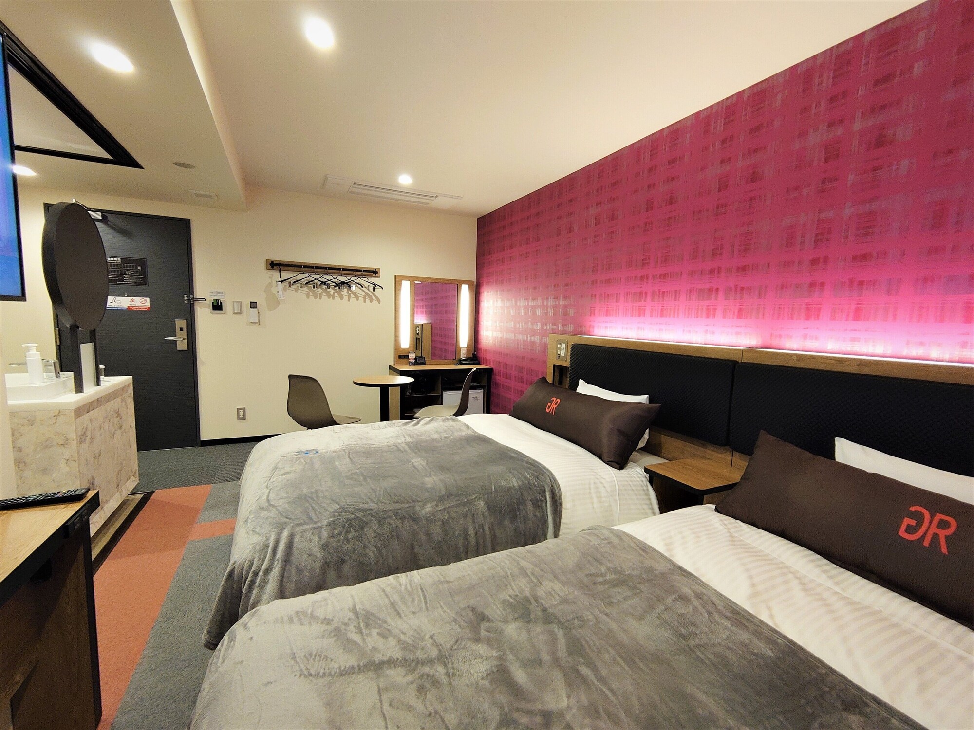 PREMIUM, 2 DOUBLE BEDS, SMOKING