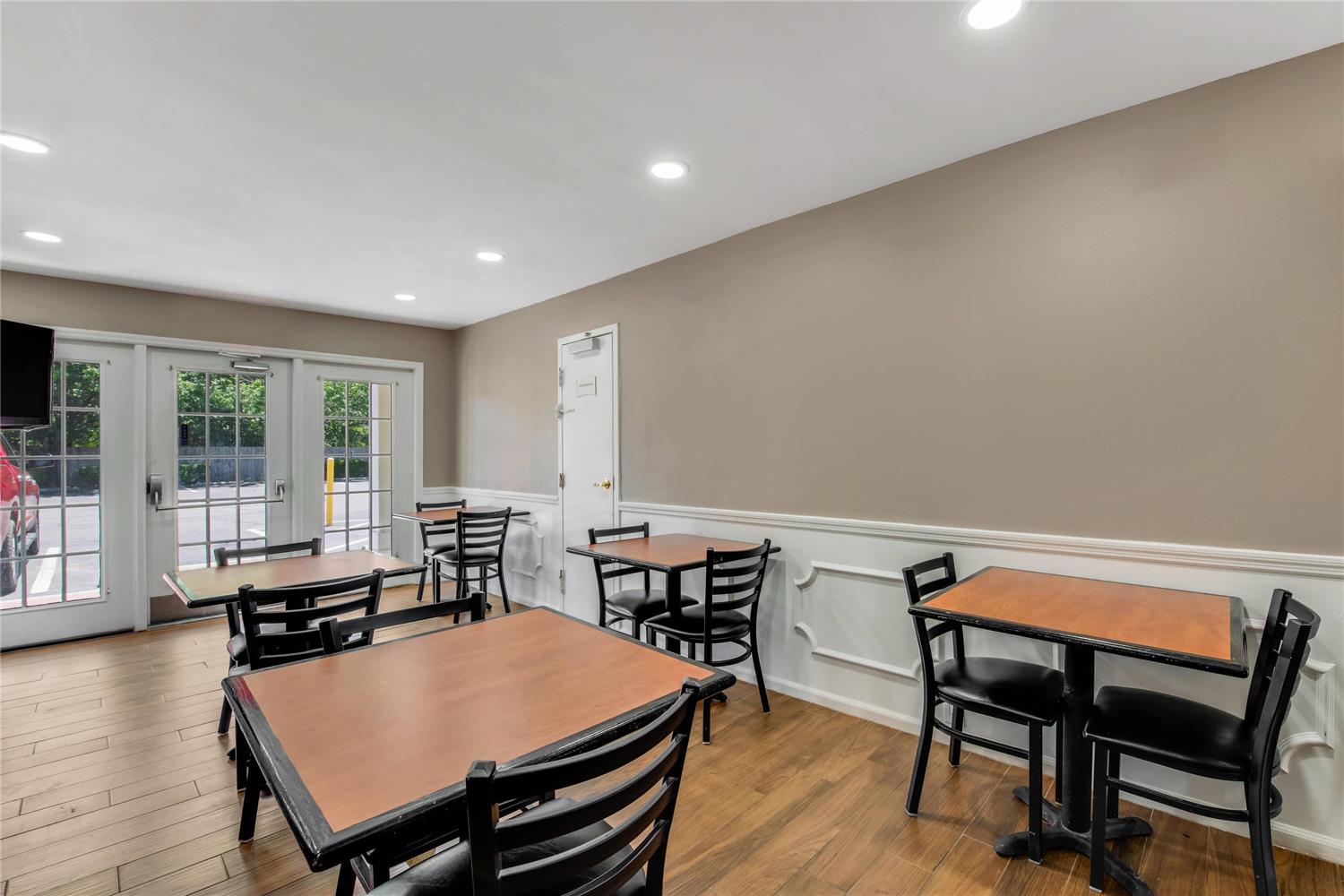 Quality Inn Laurinburg, NC 32/44