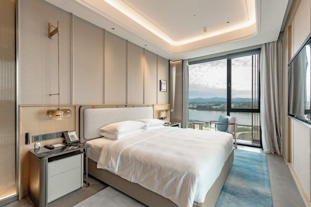 Hyatt Regency Huangshan Hengjiangwan 25/65