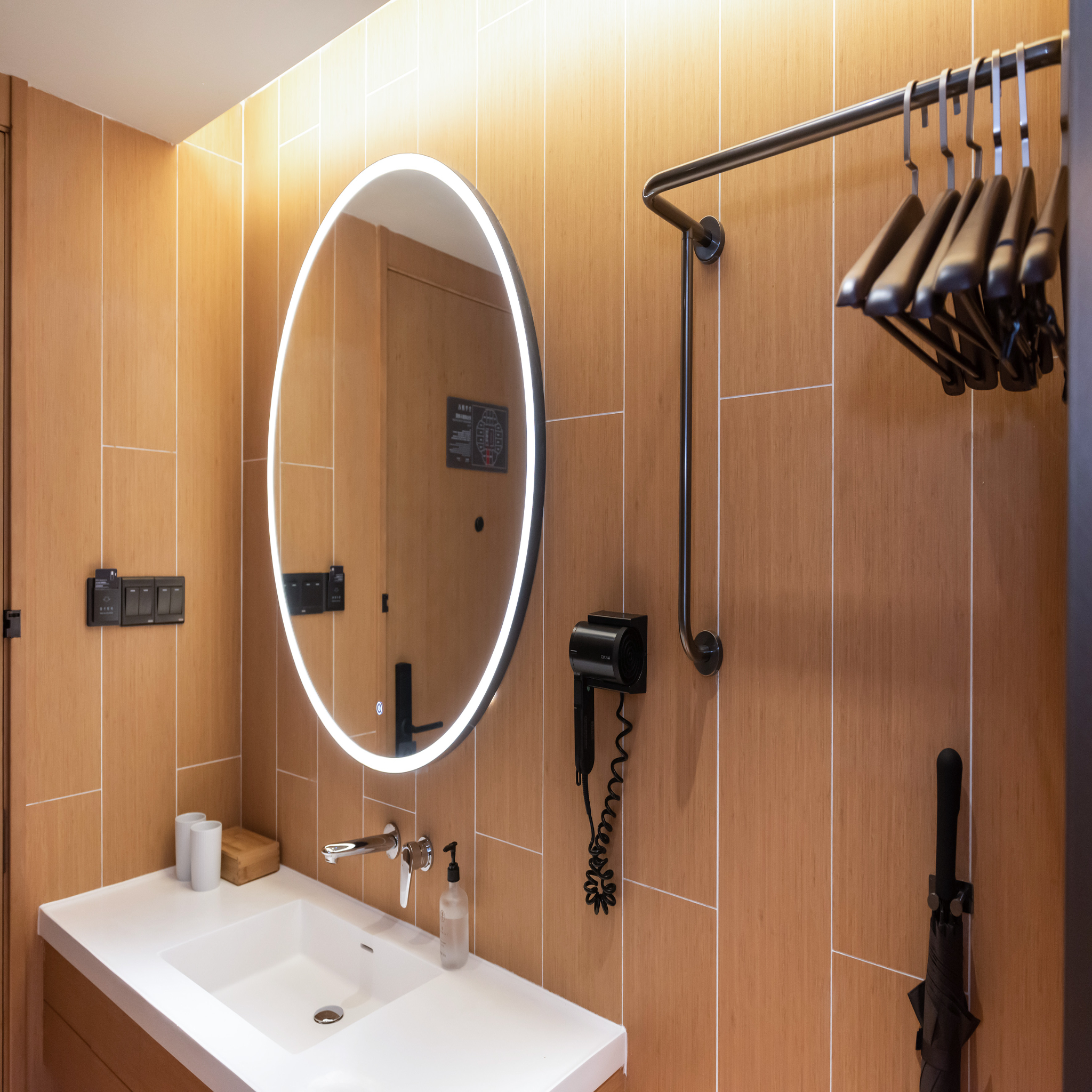 Ji Hotel Shanghai People's Square Nanjing Road Pedestrian Street 39/46