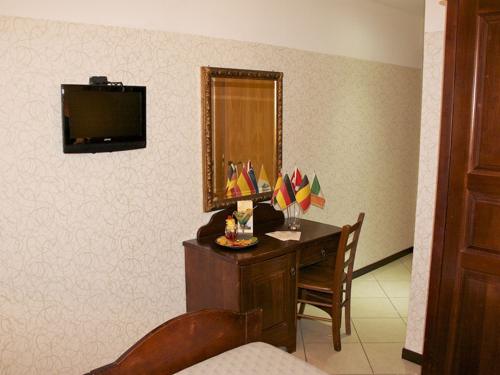 BUSINESS HOTEL 31/35