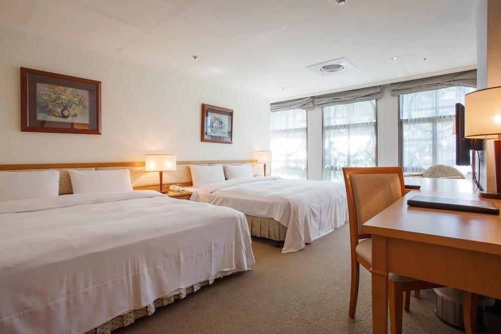 Classic, Quadruple, 2 Queen Beds