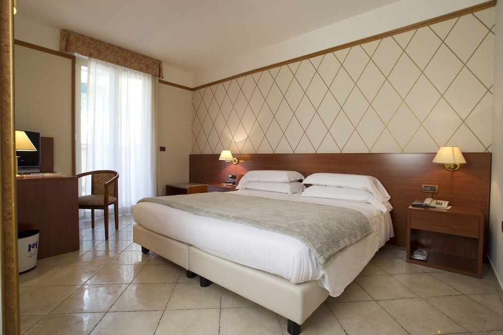 Hotel Leonessa 6/45