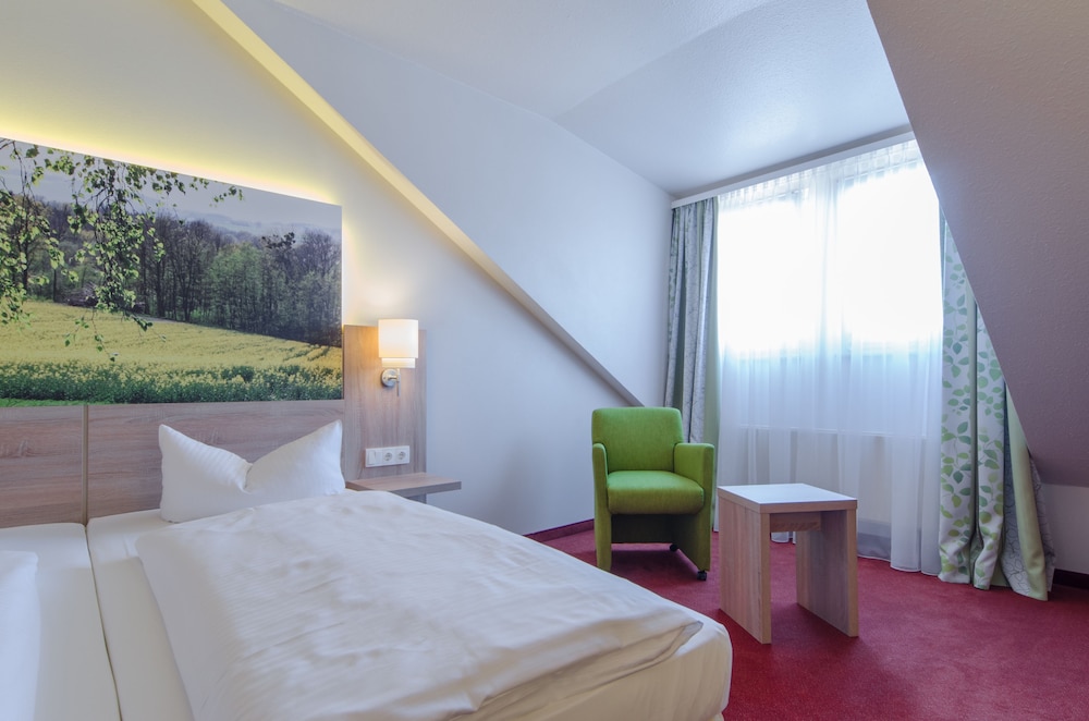 Garden Hotel 7/40