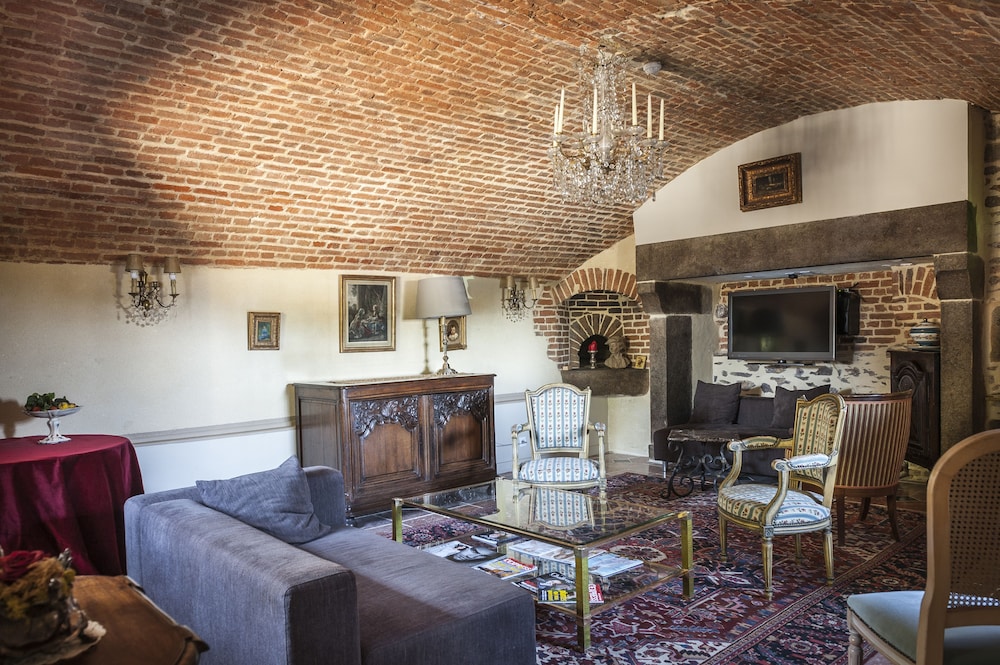 Chateau D'Apigne Rennes 30/50
