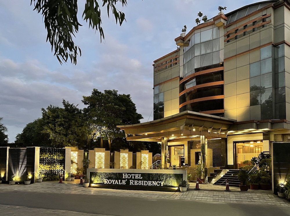 Royale Sarovar Portico Agra 60/65