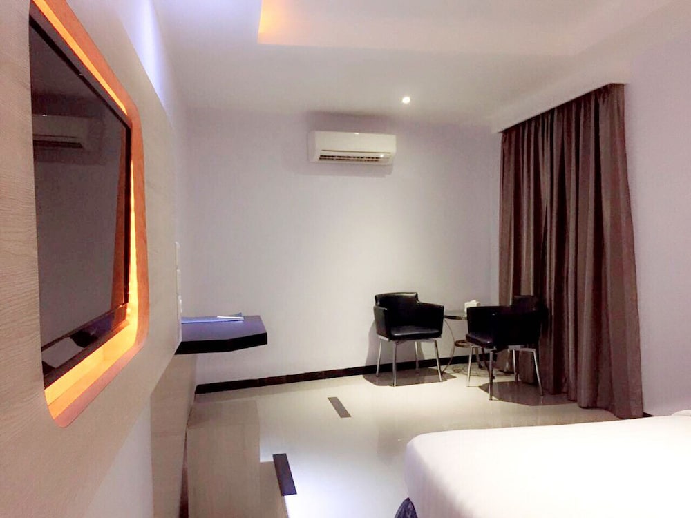 89 Hotel 39/86