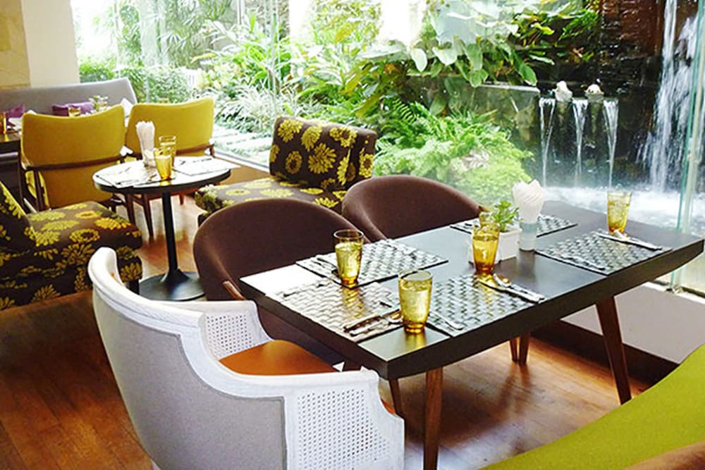 St James Hotel 40/50
