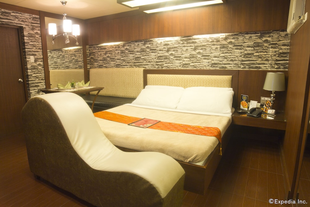 Victoria Court Las Pinas 32/47