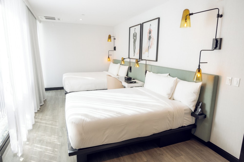 Courtyard, 2 Queen Beds