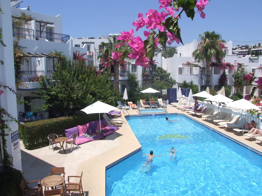 Serhan Hotel 34/35