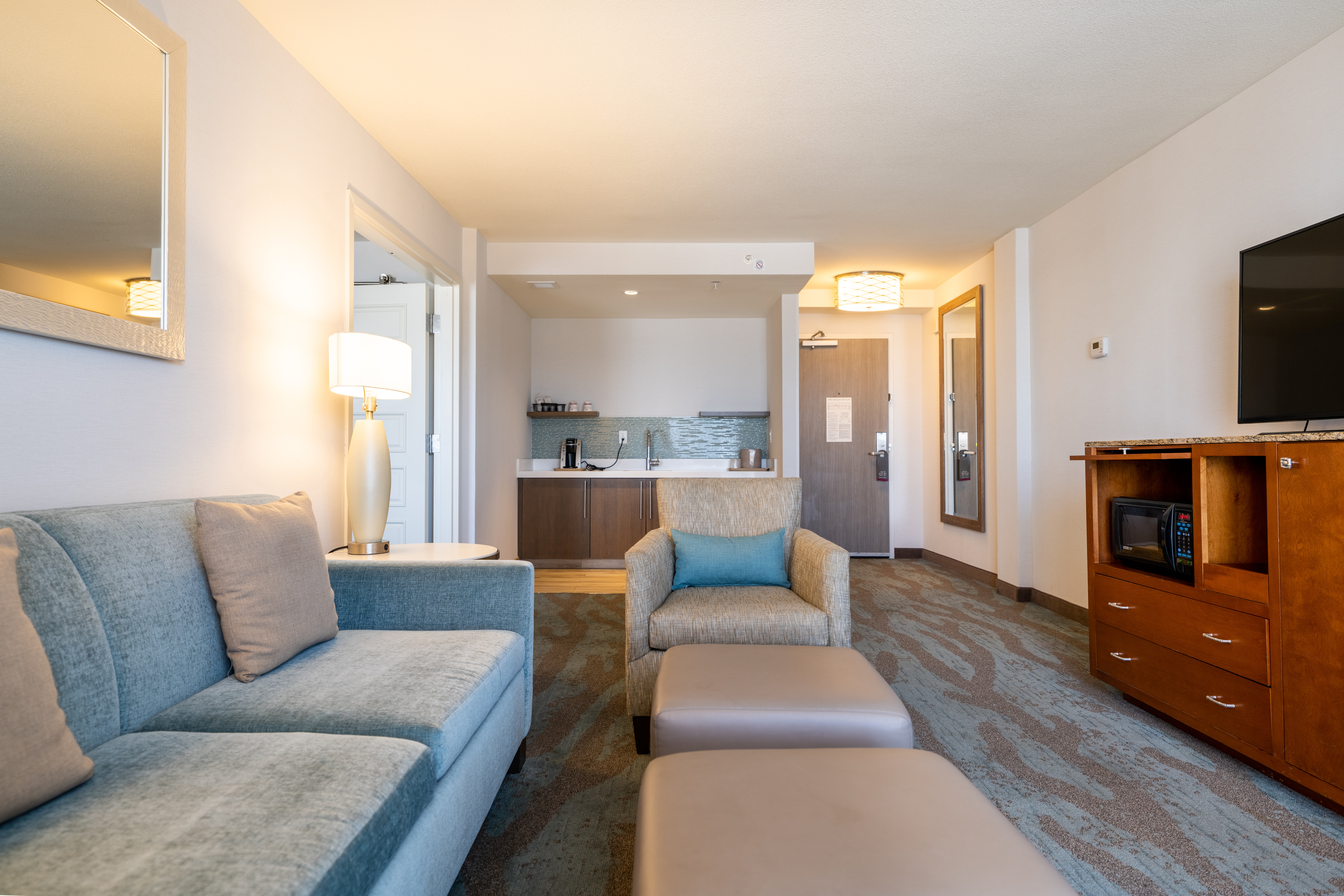 Crowne Plaza Ventura Beach 50/74