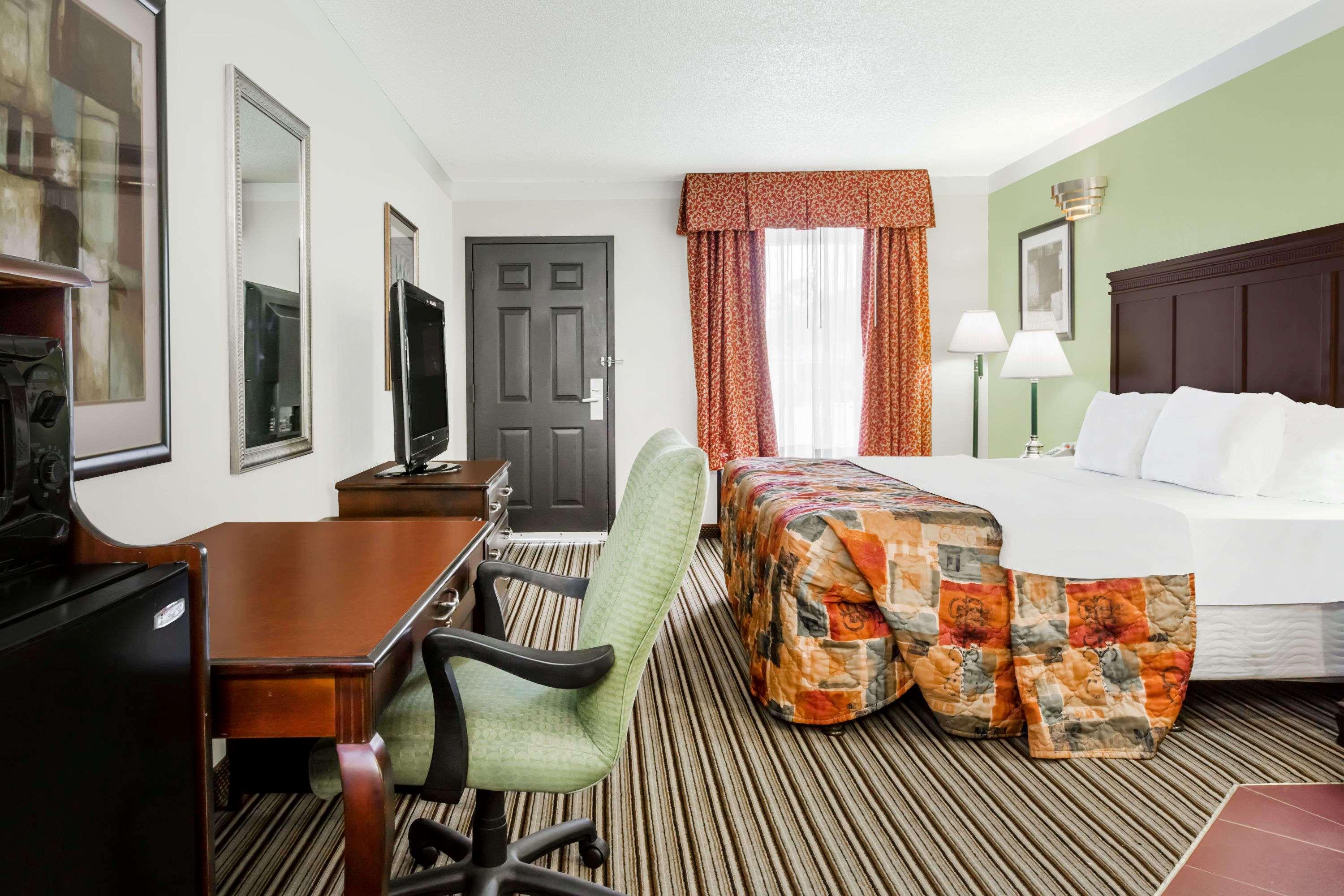 Days Inn by Wyndham Oneonta AL 12/18