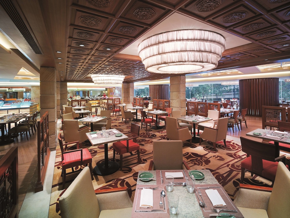 Kowloon Shangri-La Hong Kong 55/69