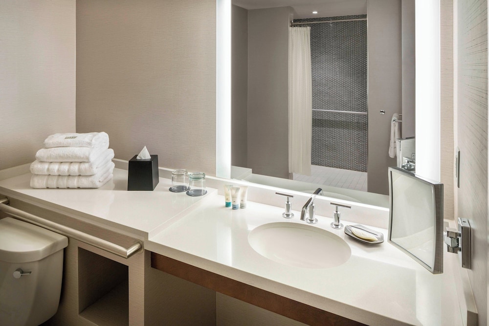 غرفة تقليدية بسريرين كوين، The Westin South Coast Plaza 7/10