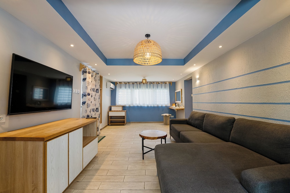 LE GRAND BLEU HOTEL 32/54