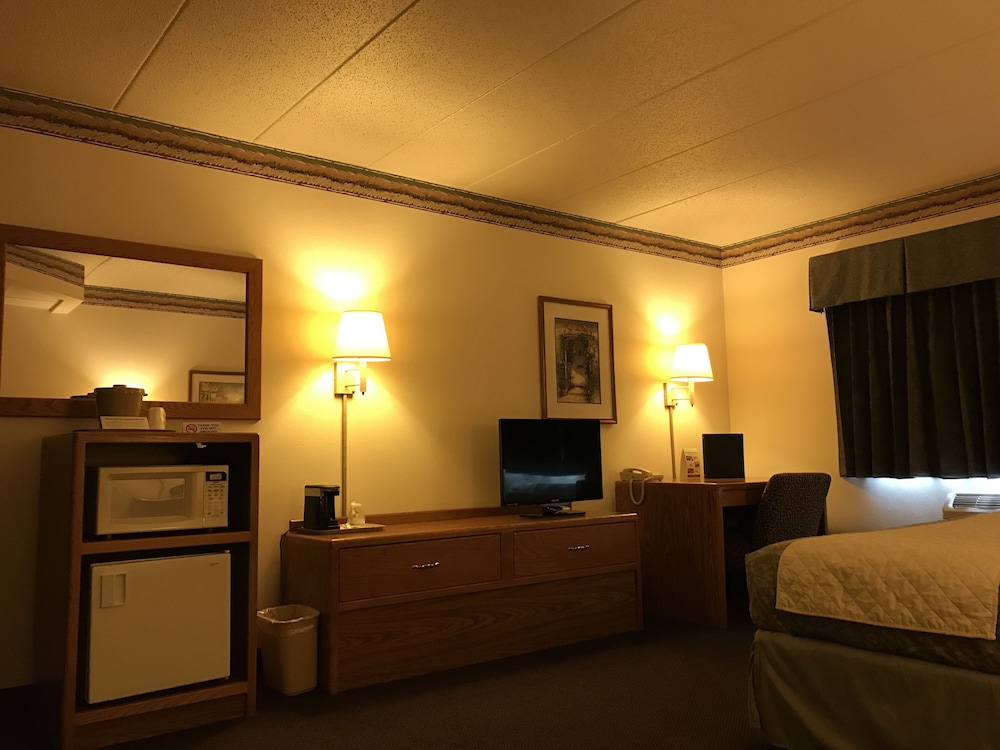 Fairbridge Inn Suites In Thorp Wi 19/47