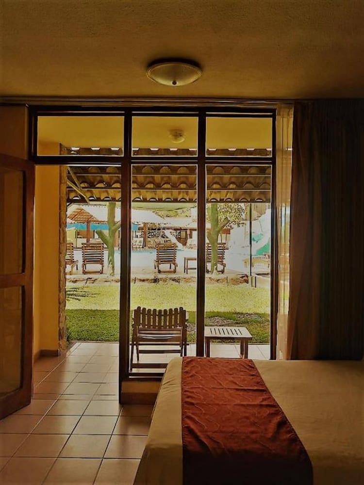 Amapola Resort 37/56