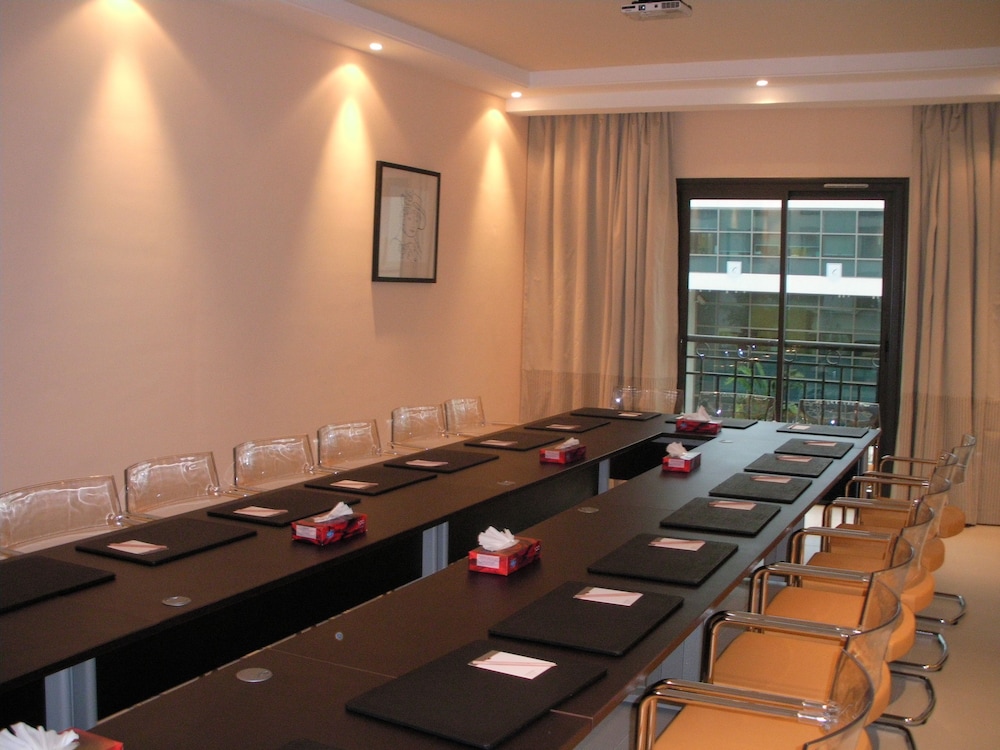 Le Corail Suites Hotel 38/43