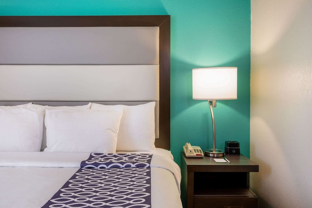 La Quinta Inn & Suites by Wyndham Batavia 10/41
