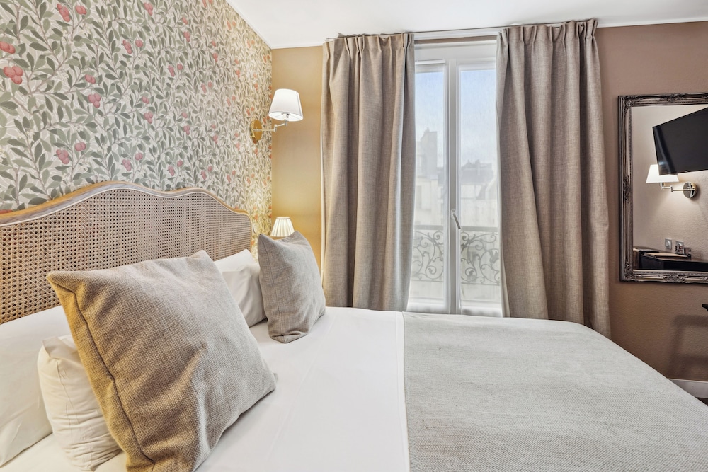Hotel De Sevres 12/45