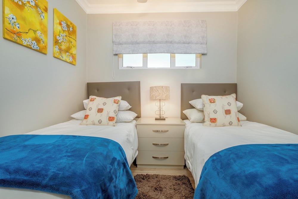 LUXURY, SUITE