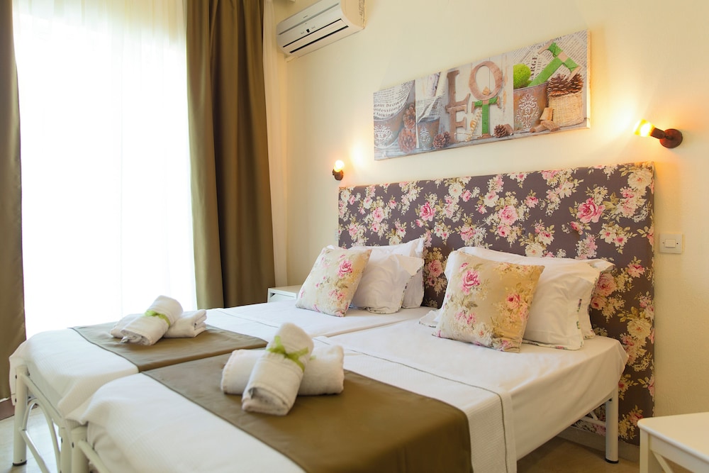 Aurora Beach Hotel 20/50
