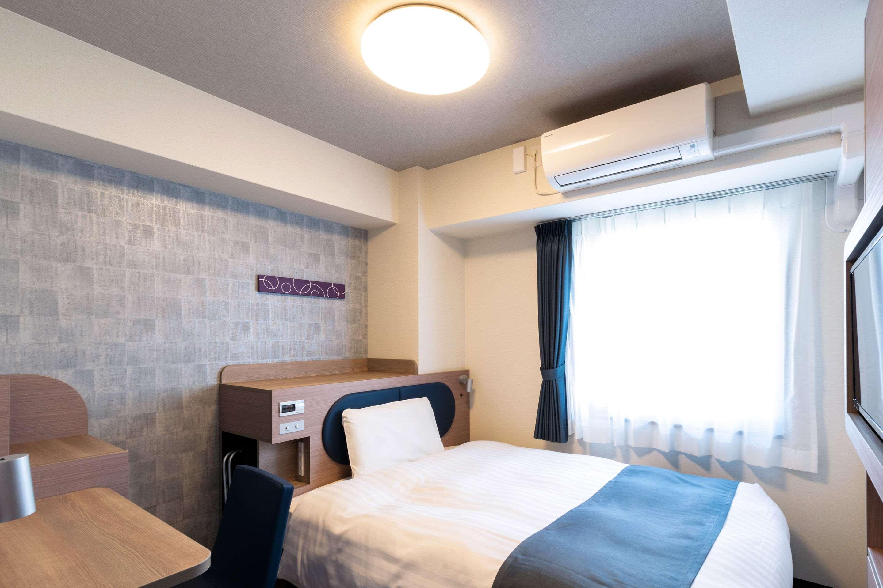 ROOM, DOUBLE BED