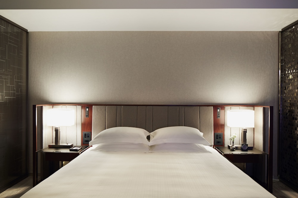 1 BEDROOM, SUITE, TERRACE
