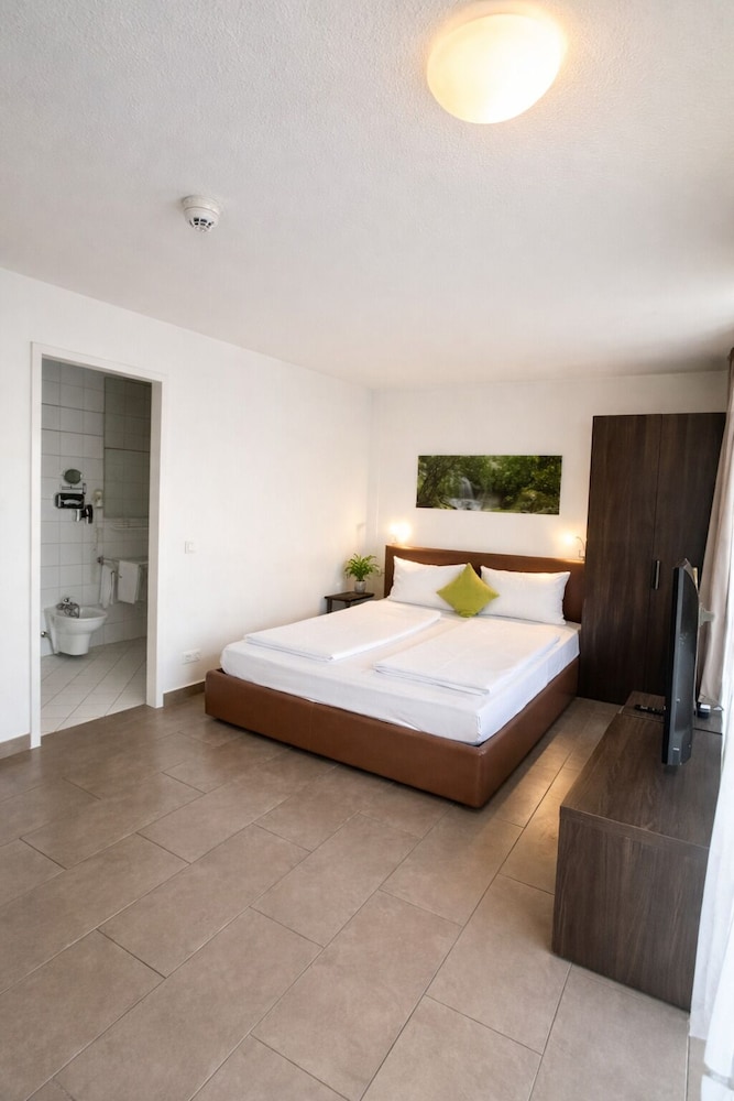 Studio, Queen Bed, Sofa, Bayers Boardinghouse & Hotel 4/8