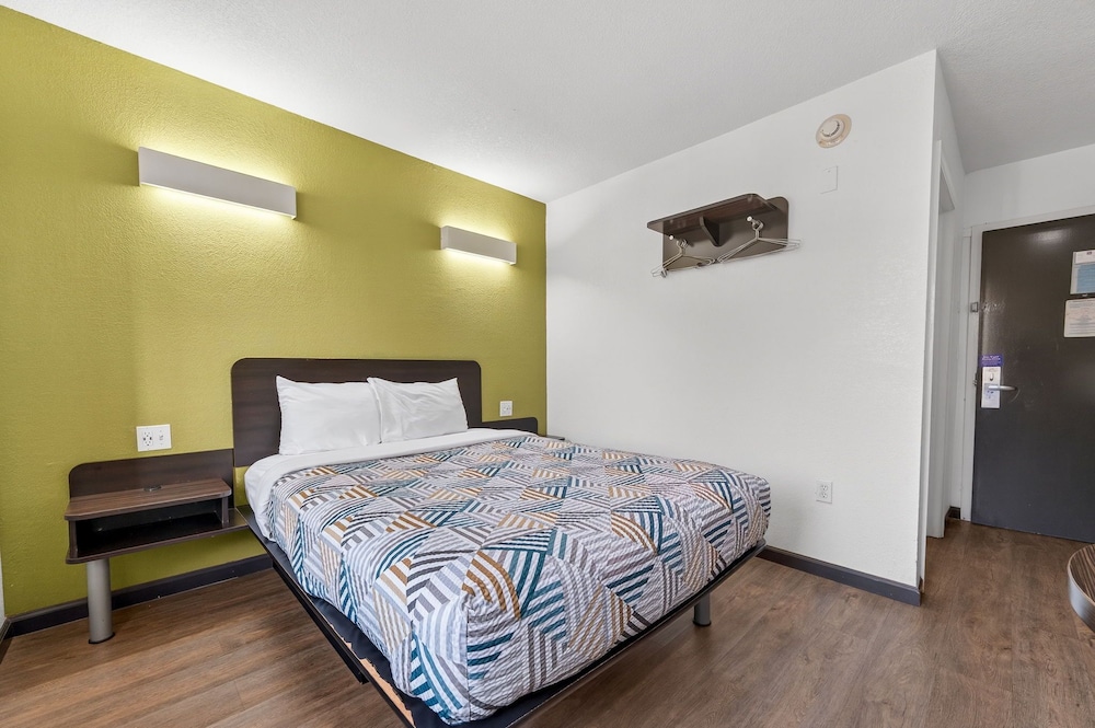 Motel6 Gastonia, NC 26/61