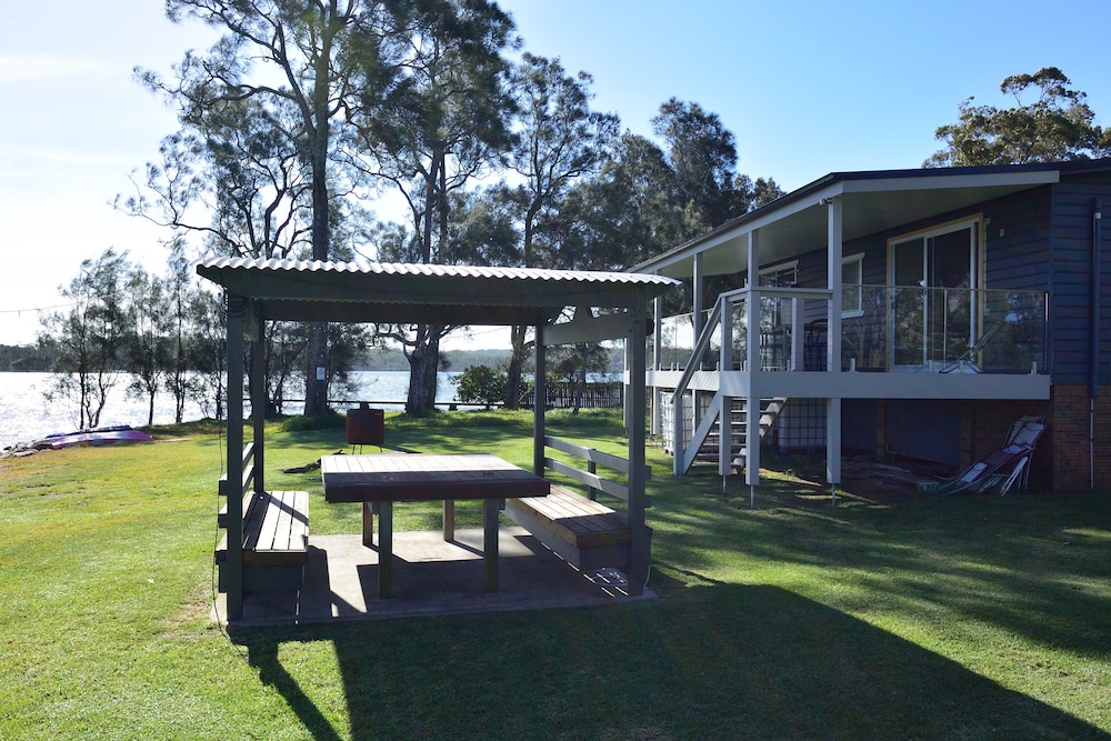 DUNGOWAN HOLIDAY ACCOMODATION 67/75