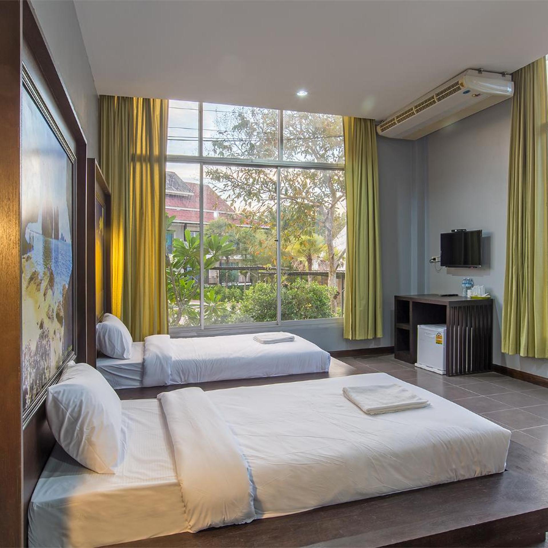 Standard, Double or Twin Bed, Garden View