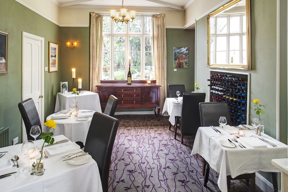Cedar Manor Hotel & Restaurant 44/60