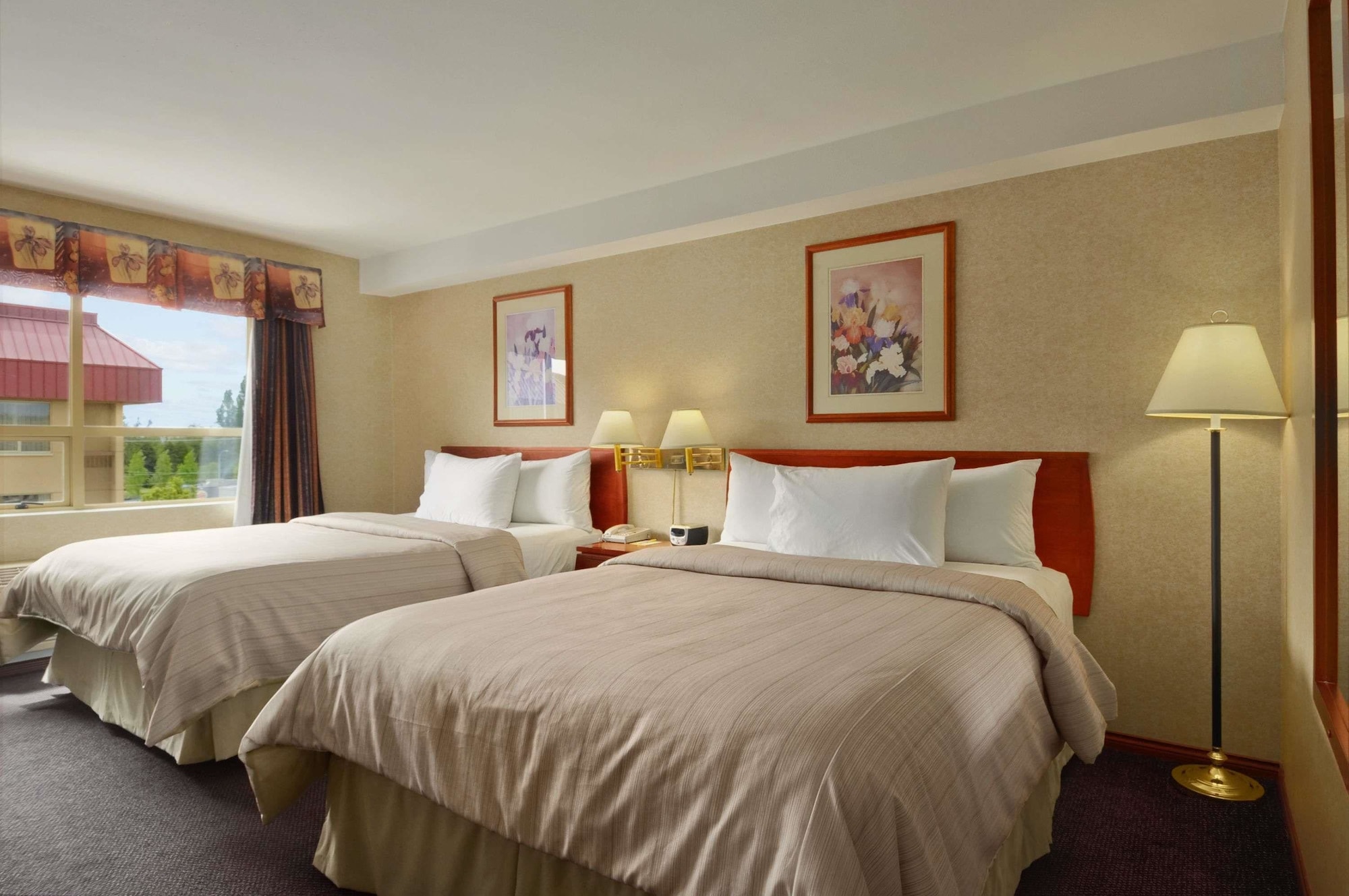 STANDARD, 2 QUEEN BEDS