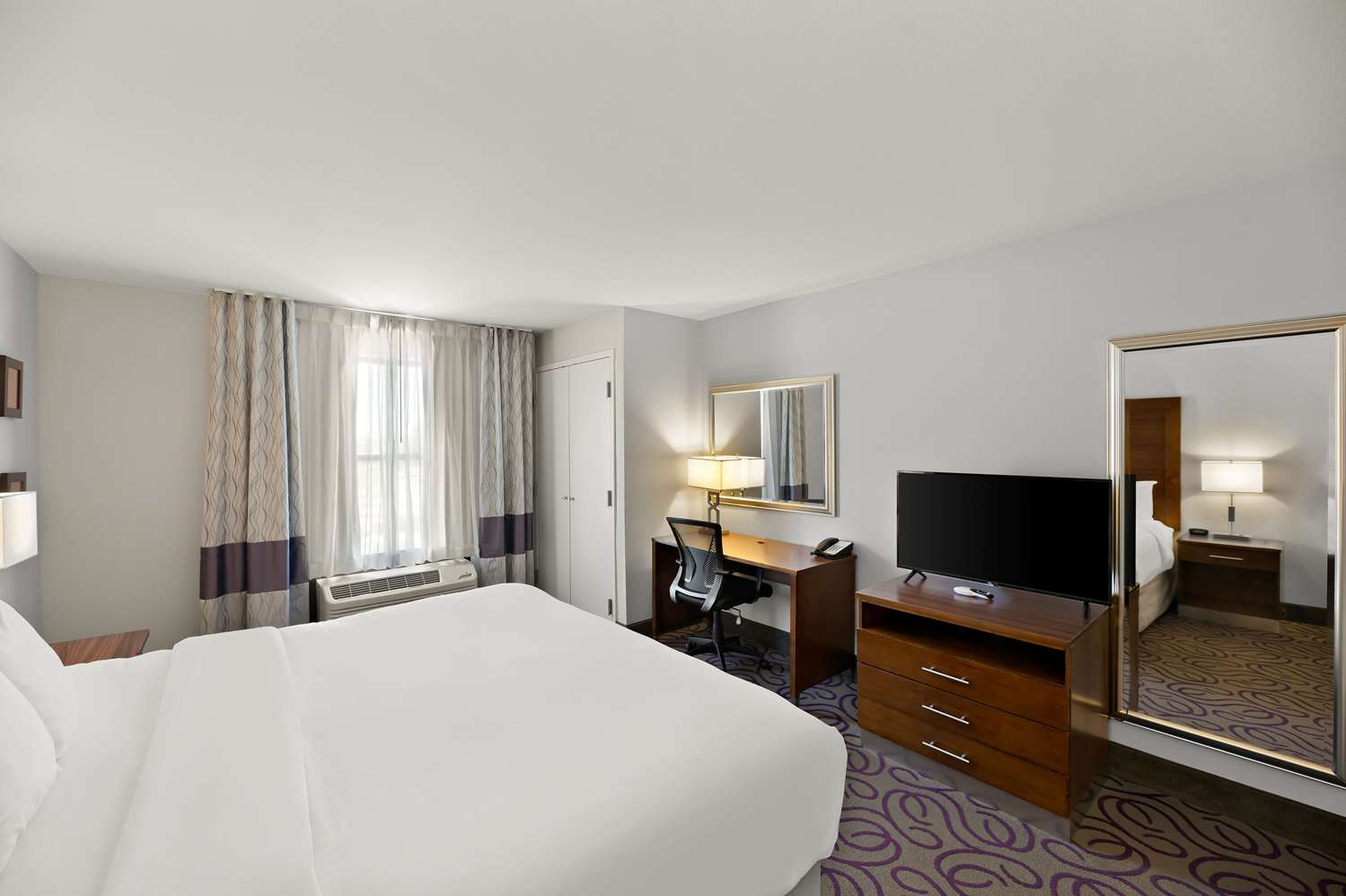 Room, King Bed, Accessible, Comfort Inn & Suites Lovington, NM 2/4