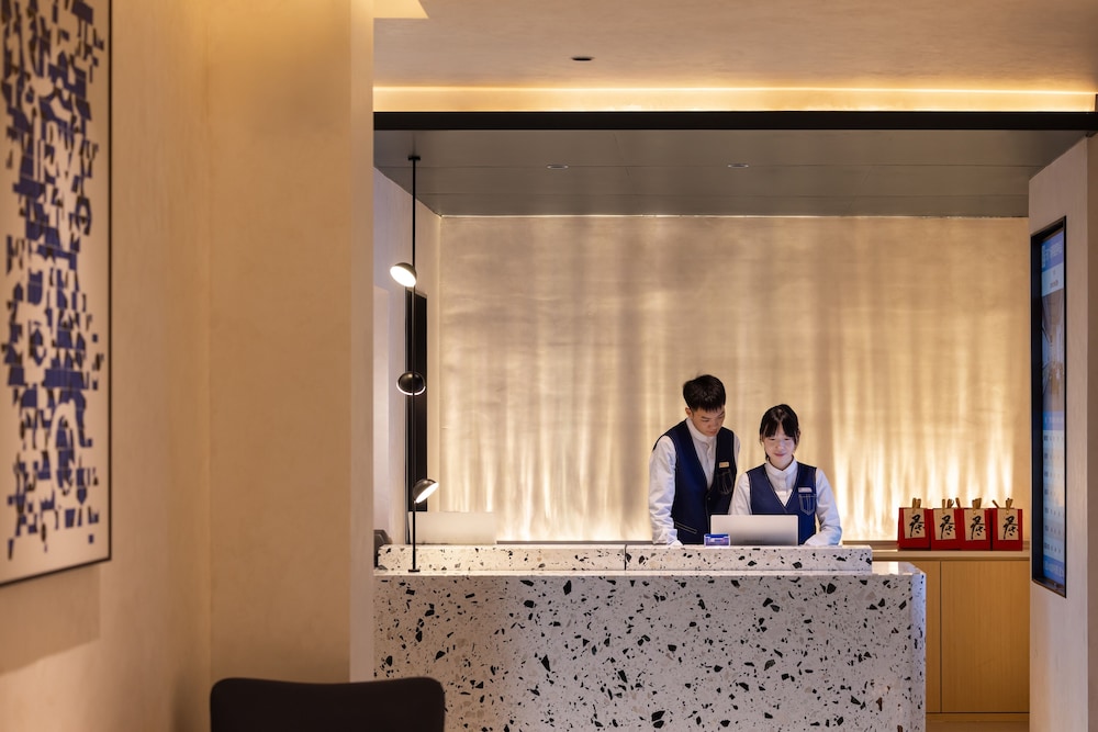 Lobby at CYBO Station SSAW Hotel Chunxi Road Tianfu Square Chengdu, CHENGDU