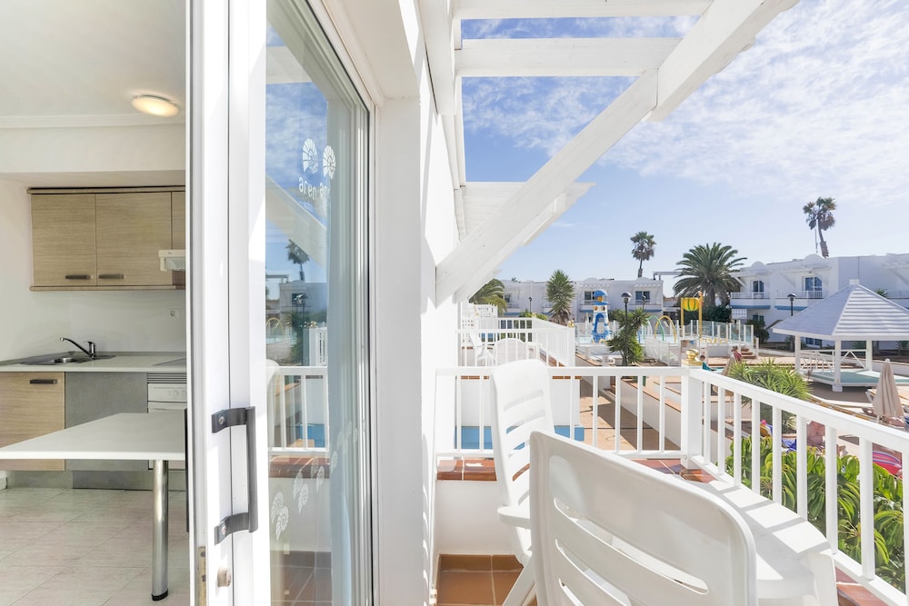 ARENA BEACH HOTEL 9/65