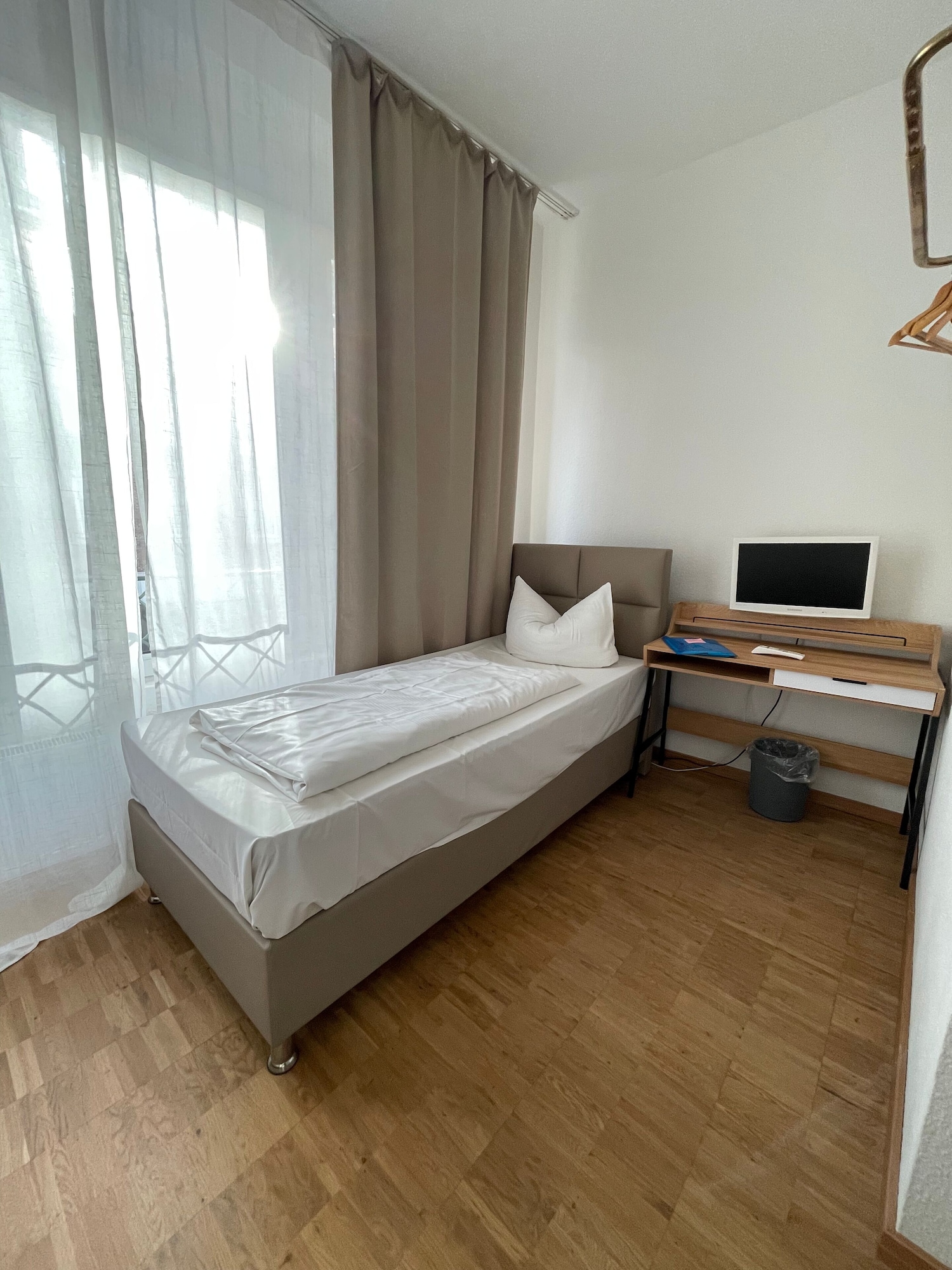 BASIC, DOUBLE BED