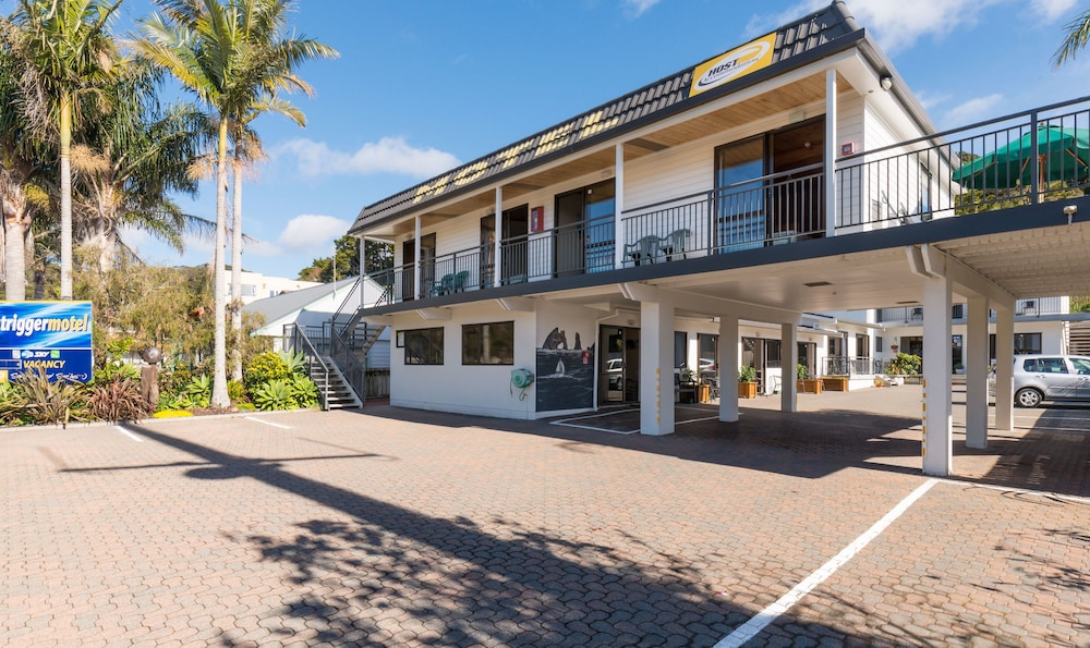 Outrigger Motel 31/38