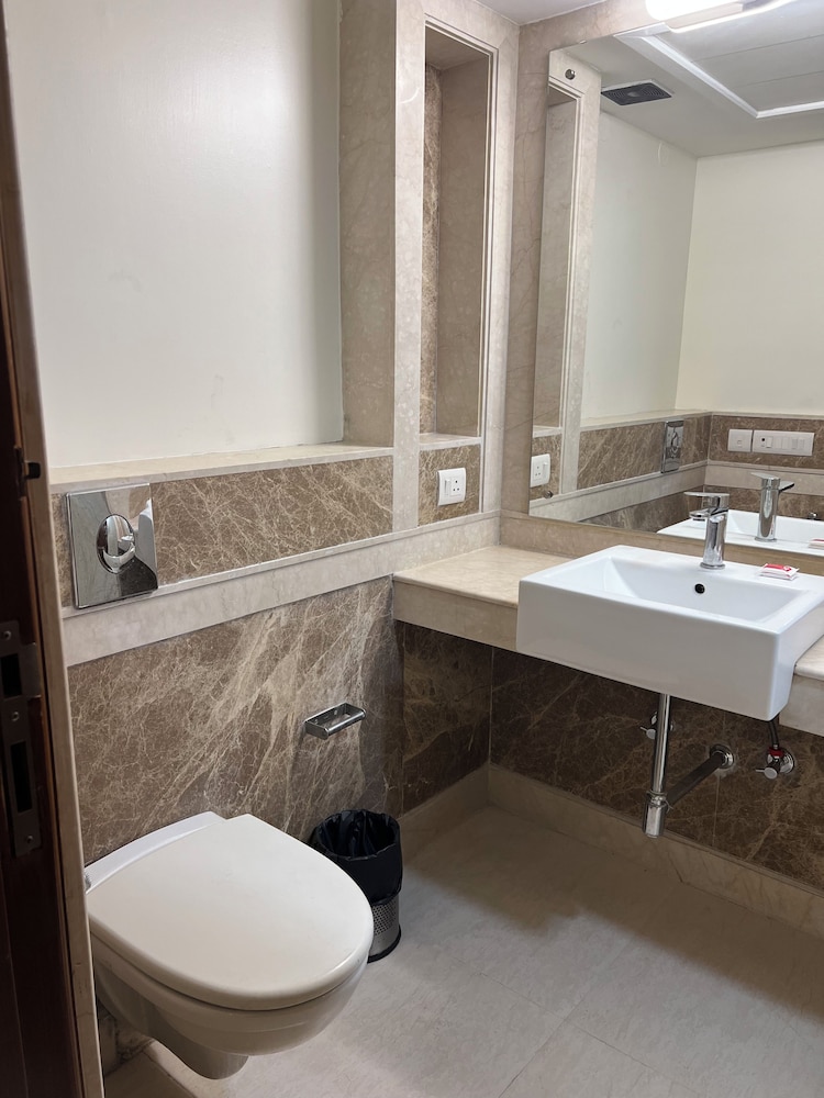 Karon Hotel Lajpat Nagar 60/60