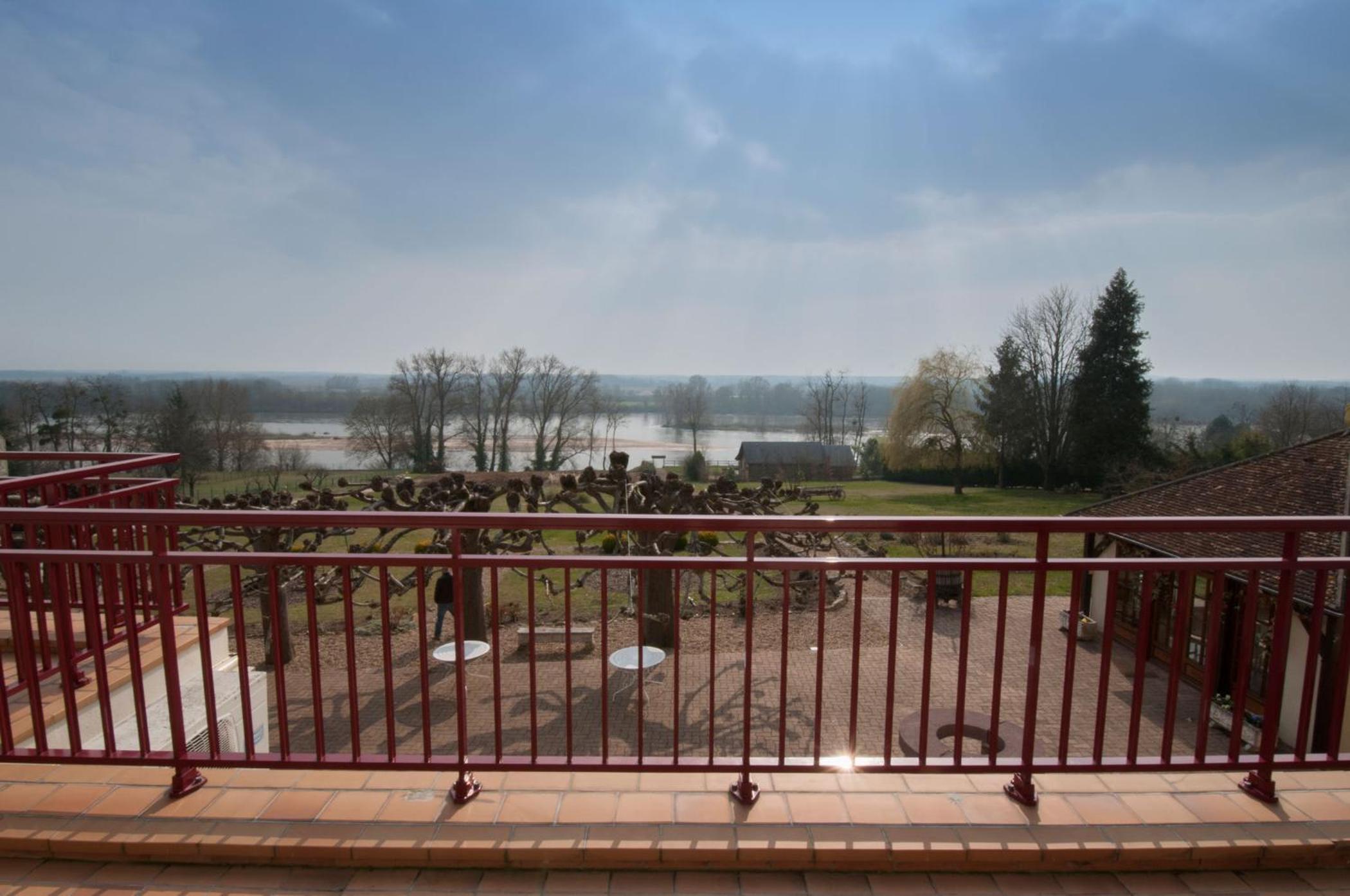 HOTEL LE COQ HARDI 46/51